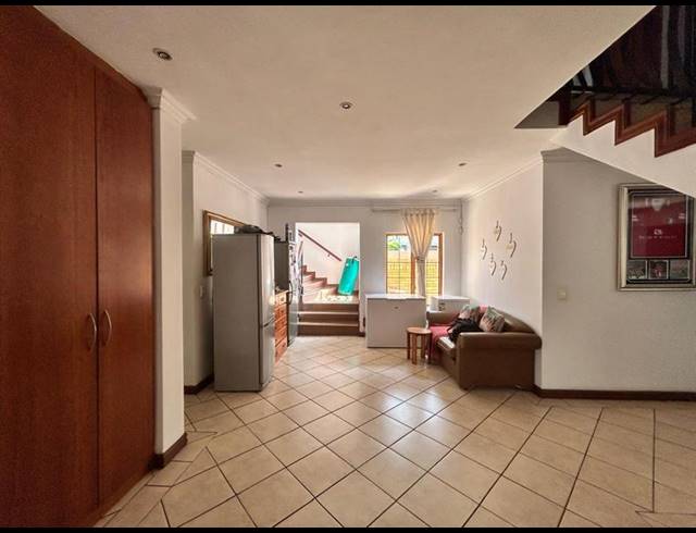 5 BEDROOM HOUSE FOR SALE IN SONNEVELD